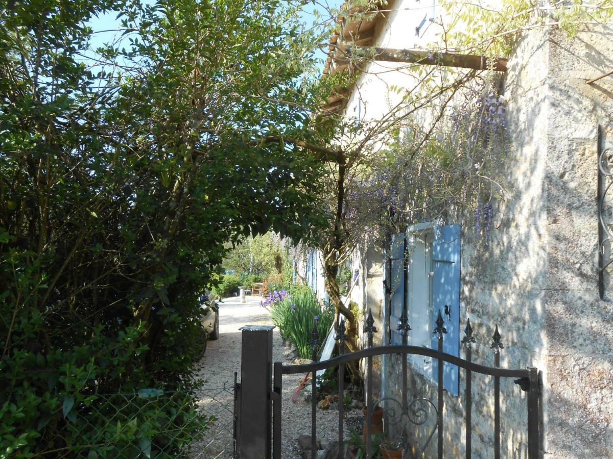 Chat Noir Gite Et Chambre D'Hotes Genouille  Exterior photo