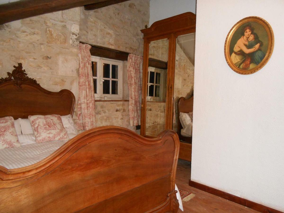 Chat Noir Gite Et Chambre D'Hotes Genouille  Exterior photo